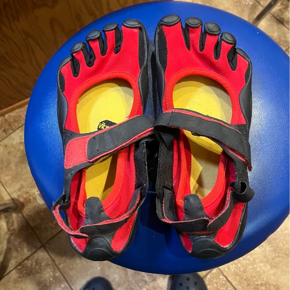 Vibram Shoes Five Fingers Shoes Size 42 Poshmark